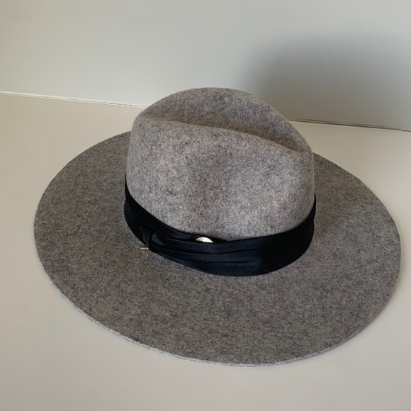 Banana Republic Accessories - 🎀Wool Banana Republic Hat!